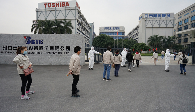 >體溫檢測，井然有序！